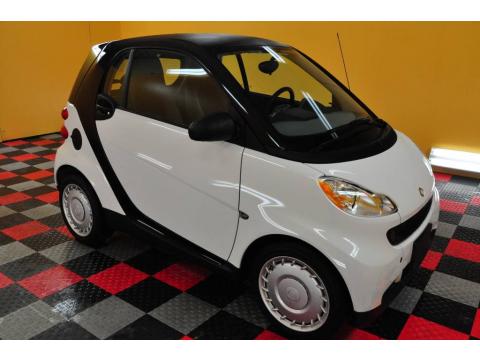 Crystal White Smart fortwo pure coupe.  Click to enlarge.