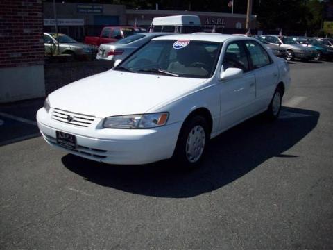 Super White Toyota Camry LE.  Click to enlarge.