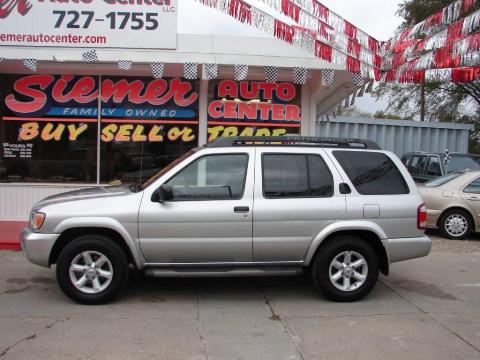 Chrome Silver Metallic Nissan Pathfinder SE 4x4.  Click to enlarge.