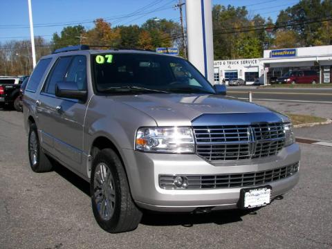 Silver Birch Metallic Lincoln Navigator Ultimate 4x4.  Click to enlarge.