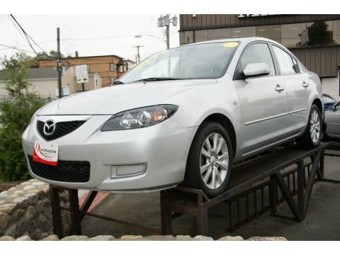 Sunlight Silver Metallic Mazda MAZDA3 i Sport Sedan.  Click to enlarge.