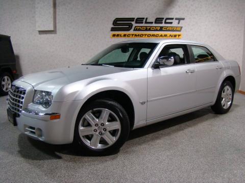 Bright Silver Metallic Chrysler 300 C HEMI AWD.  Click to enlarge.