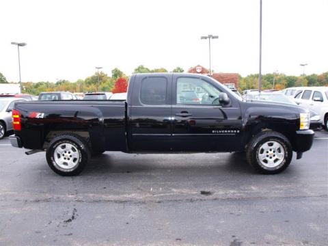 Black Chevrolet Silverado 1500 LT Extended Cab 4x4.  Click to enlarge.