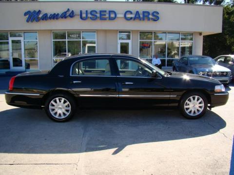 Black Lincoln Town Car Signature Limited.  Click to enlarge.