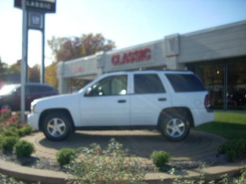 Summit White Chevrolet TrailBlazer LS 4x4.  Click to enlarge.
