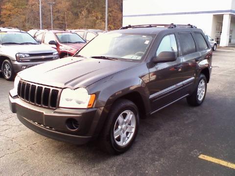 Dark Khaki Pearl Jeep Grand Cherokee Laredo 4x4.  Click to enlarge.