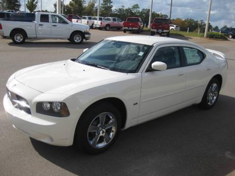 Stone White Dodge Charger SXT.  Click to enlarge.