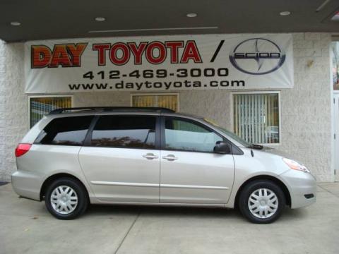 Silver Shadow Pearl Toyota Sienna LE.  Click to enlarge.