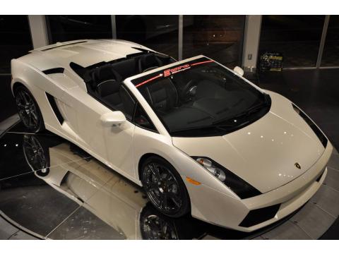 Balloon White Lamborghini Gallardo Spyder.  Click to enlarge.