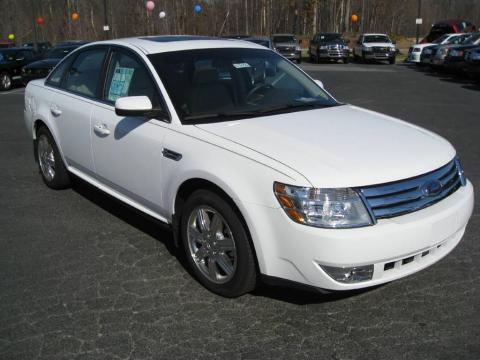 Oxford White Ford Taurus SEL.  Click to enlarge.