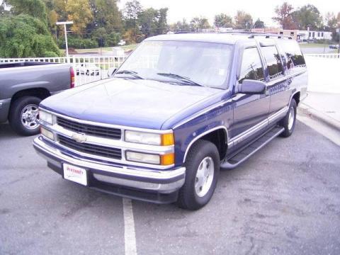 Indigo Blue Metallic Chevrolet Suburban C1500 LT.  Click to enlarge.