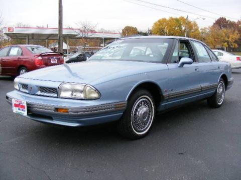 Light Sapphire Metallic Oldsmobile Eighty-Eight Royale.  Click to enlarge.