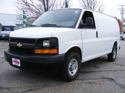 Summit White Chevrolet Express 2500 Cargo Van.  Click to enlarge.