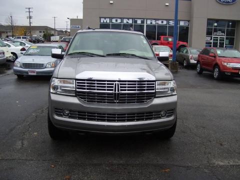 Vapor Silver Metallic Lincoln Navigator Limited Edition 4x4.  Click to enlarge.