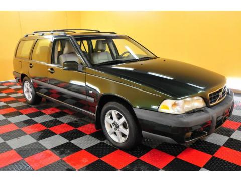 Emerald Green Metallic Volvo V70 XC AWD.  Click to enlarge.
