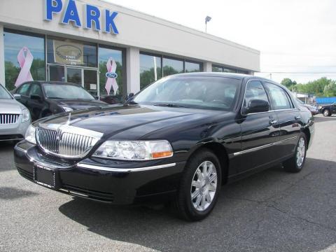 Black Lincoln Town Car Signature Limited.  Click to enlarge.