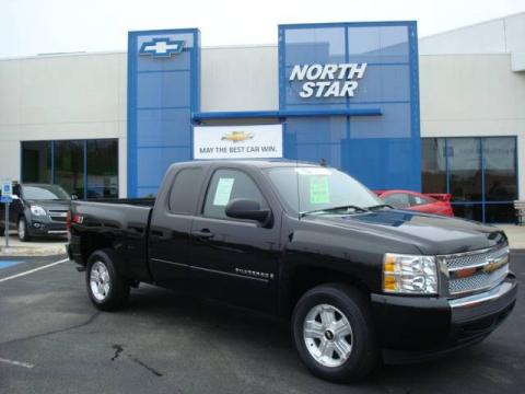 Black Chevrolet Silverado 1500 LT Extended Cab 4x4.  Click to enlarge.