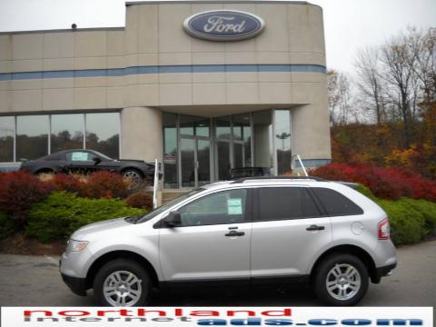Ingot Silver Metallic Ford Edge SE.  Click to enlarge.