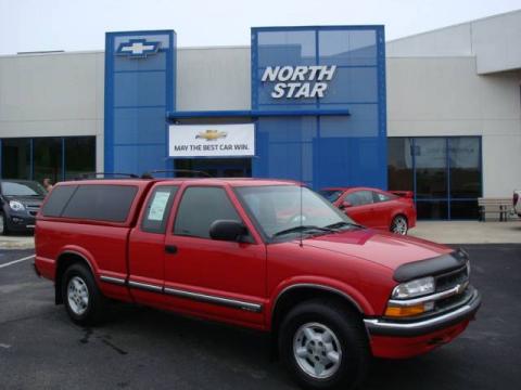 Victory Red Chevrolet S10 LS Extended Cab 4x4.  Click to enlarge.