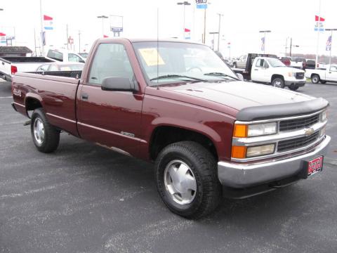Dark Toreador Red Metallic Chevrolet C/K K1500 Regular Cab 4x4.  Click to enlarge.