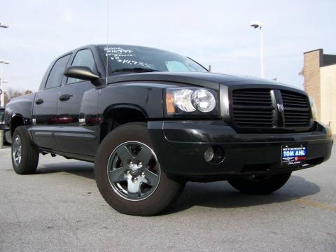 Brilliant Black Dodge Dakota Night Runner Club Cab.  Click to enlarge.