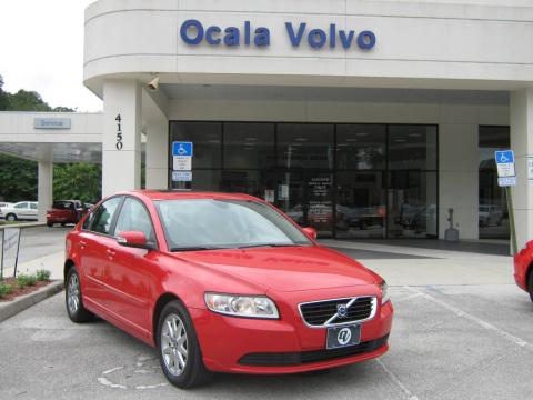 Passion Red Volvo S40 2.4i.  Click to enlarge.