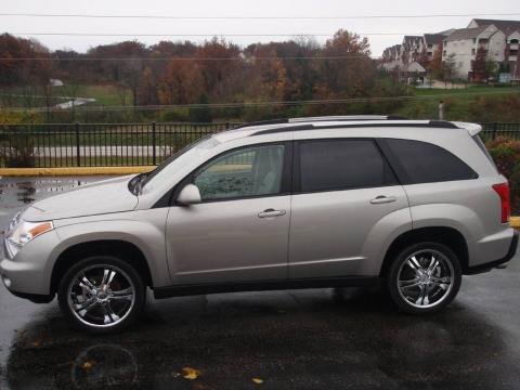 Majestic Silver Metallic Suzuki XL7 Limited AWD.  Click to enlarge.