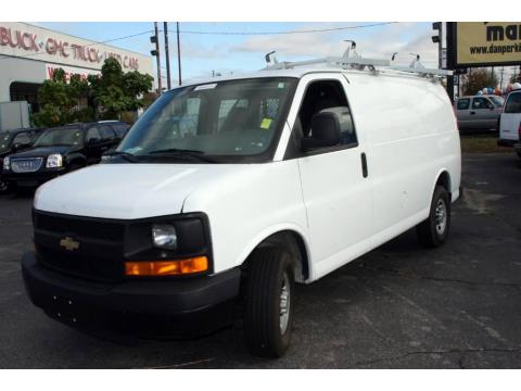 Summit White Chevrolet Express 2500 Commercial Van.  Click to enlarge.