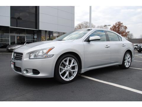 Radiant Silver Metallic Nissan Maxima 3.5 SV.  Click to enlarge.
