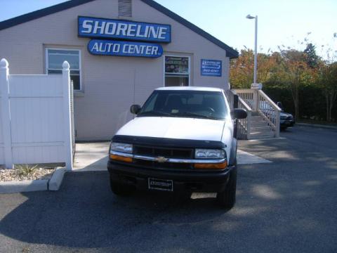 Summit White Chevrolet S10 ZR2 Extended Cab 4x4.  Click to enlarge.