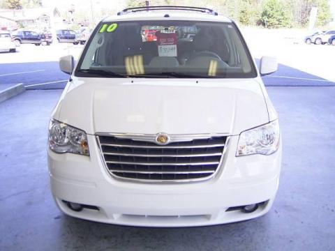 Stone White Chrysler Town & Country Touring.  Click to enlarge.