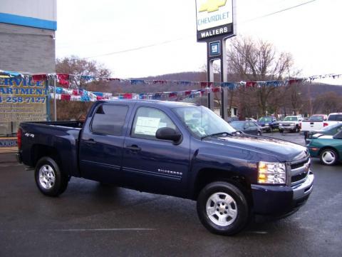 Imperial Blue Metallic Chevrolet Silverado 1500 LT Crew Cab 4x4.  Click to enlarge.
