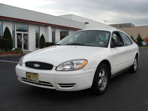 Vibrant White Ford Taurus SE.  Click to enlarge.