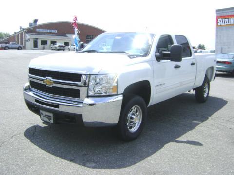 Summit White Chevrolet Silverado 2500HD LT Crew Cab 4x4.  Click to enlarge.