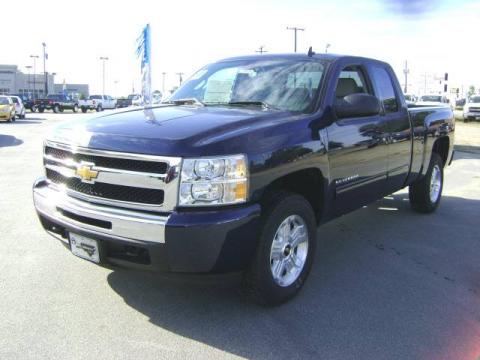 Imperial Blue Metallic Chevrolet Silverado 1500 LT Extended Cab 4x4.  Click to enlarge.