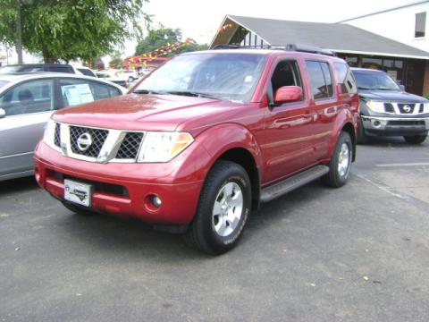 Red Brawn Pearl Nissan Pathfinder SE 4x4.  Click to enlarge.