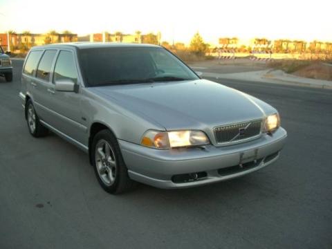 Silver Metallic Volvo V70 Turbo AWD.  Click to enlarge.