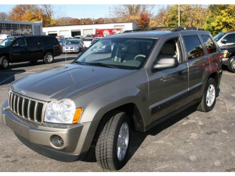 Light Khaki Metallic Jeep Grand Cherokee Laredo 4x4.  Click to enlarge.