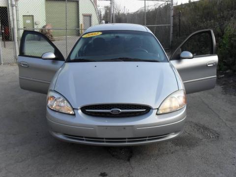 Silver Frost Metallic Ford Taurus SE.  Click to enlarge.