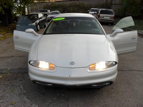White Diamond Pearl Oldsmobile Aurora .  Click to enlarge.
