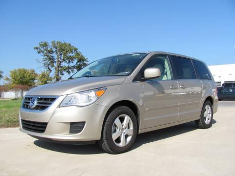 Blonde Maple Volkswagen Routan SEL.  Click to enlarge.