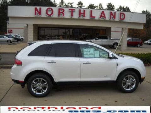 White Platinum Tri-Coat Lincoln MKX AWD.  Click to enlarge.