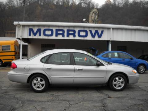 Silver Frost Metallic Ford Taurus SE.  Click to enlarge.