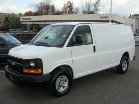 Summit White Chevrolet Express 2500 Cargo Van.  Click to enlarge.