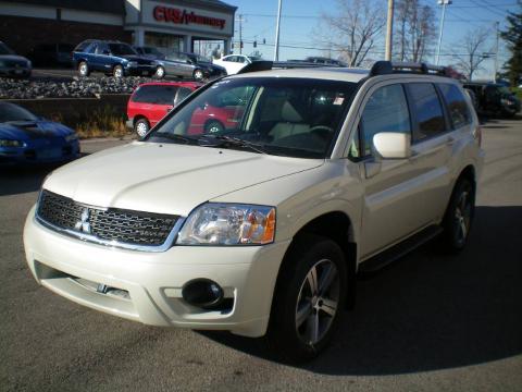 Dover White Pearl Mitsubishi Endeavor SE AWD. Click to enlarge. Dover White Pearl Mitsubishi Endeavor SE AWD. Click to enlarge.