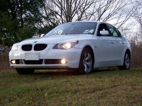 Alpine White BMW 5 Series 525i Sedan.  Click to enlarge.