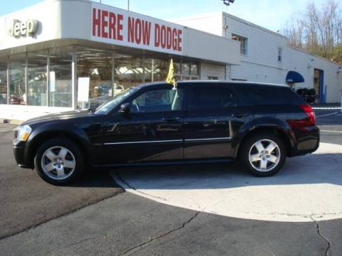 Brilliant Black Crystal Pearl Dodge Magnum R/T AWD.  Click to enlarge.