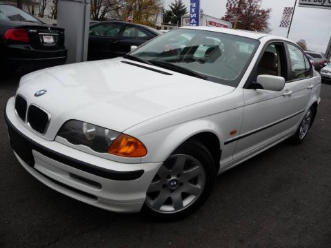 Alpine White BMW 3 Series 325i Sedan.  Click to enlarge.