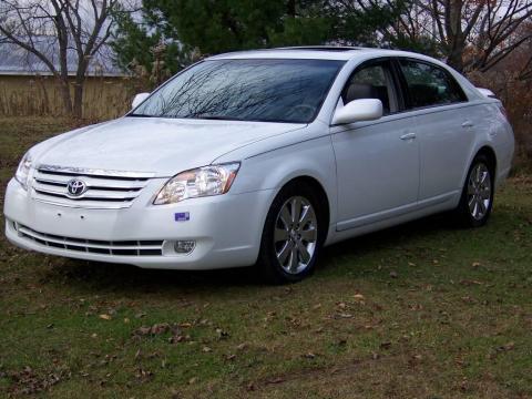 Blizzard White Pearl Toyota Avalon XLS.  Click to enlarge.