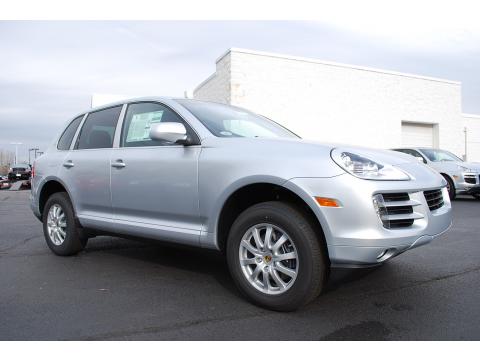 Crystal Silver Metallic Porsche Cayenne Tiptronic.  Click to enlarge.
